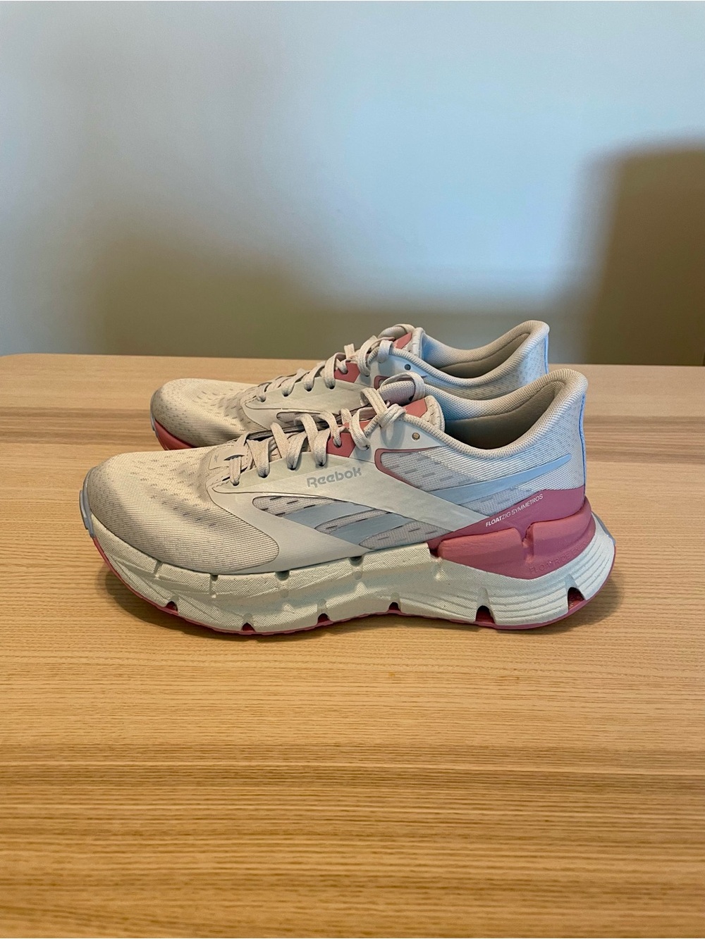 Reebok Women's Lightweight Trainers in White and Pink